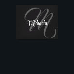 Minimalistischer moderner Monogramm-Anfangsname Leinwanddruck<br><div class="desc">Minimalistische moderne Monogramm Anfangsname Schwarz-weiß. Personalisierbarer individuelle Name mit einem kursiven Initial hinter einer schwarzen Farbe.</div>