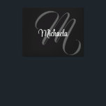 Minimalistischer moderner Monogramm-Anfangsname Leinwanddruck<br><div class="desc">Minimalistische moderne Monogramm Anfangsname Schwarz-weiß. Personalisierbarer individuelle Name mit einem kursiven Initial hinter einer schwarzen Farbe.</div>