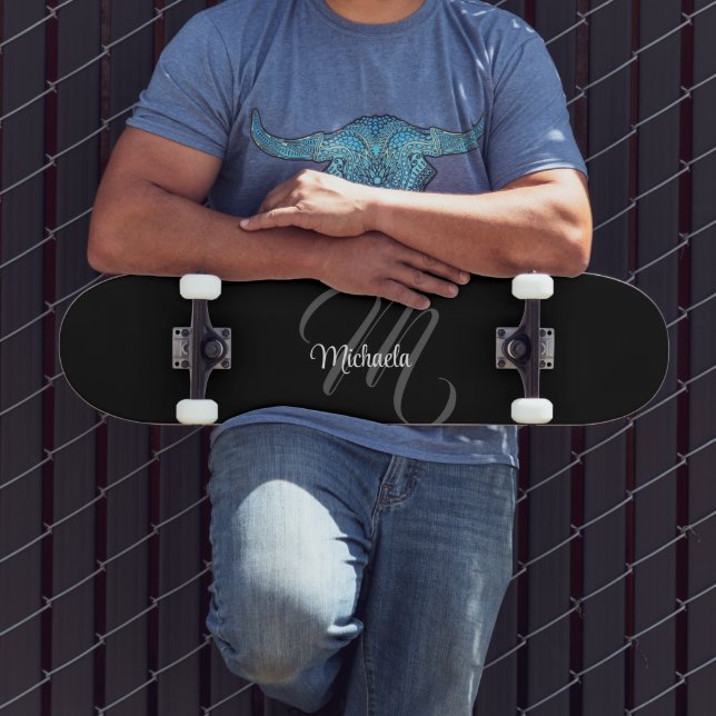 Minimalistischer moderner Monogramm-Anfangsname Skateboard (Außenbereich 3)