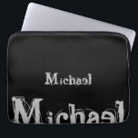 Minimalistischer moderner Monogrammname Schwarz-we Laptopschutzhülle<br><div class="desc">Minimalistischer moderner Monogrammname Schwarz-weiß. Anpassbarer individuelle Name in schwarzer Farbe.</div>