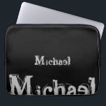 Minimalistischer moderner Monogrammname Schwarz-we Laptopschutzhülle<br><div class="desc">Minimalistischer moderner Monogrammname Schwarz-weiß. Anpassbarer individuelle Name in schwarzer Farbe.</div>