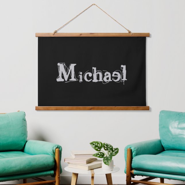 Minimalistischer moderner Monogrammname Schwarz-we Wandteppich Mit Holzrahmen (Wohnzimmer)