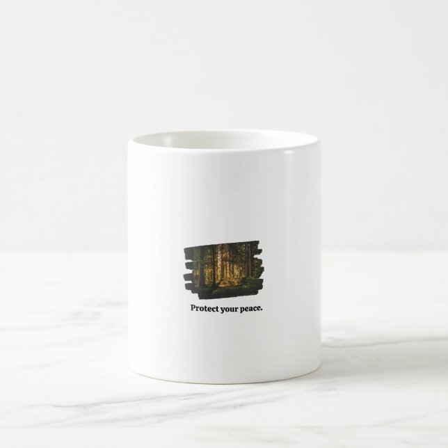 Minimalistischer nebliger Wald Schütze deinen Frie Kaffeetasse (Mittel)