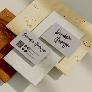 Minimalistischer neutraler Taupe Boho Chic QR Code Visitenkarte