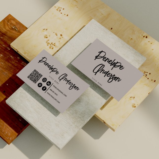 Minimalistischer neutraler Taupe Boho Chic QR Code Visitenkarte (Von Creator hochgeladen)