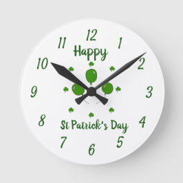 Minimalistischer Niedlicher Happy St Patrick's Day Runde Wanduhr
