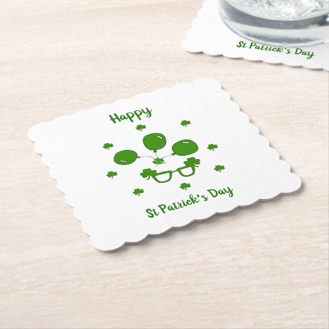 Minimalistischer Niedlicher Happy St Patrick's Day Untersetzer (angewinkelt)