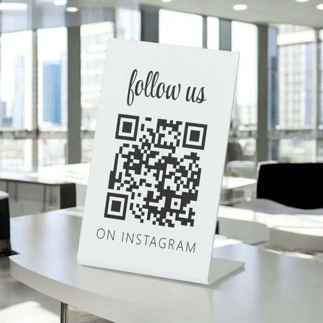 Minimalistischer QR-Code auf Instagram Sockelschild (Von Creator hochgeladen)