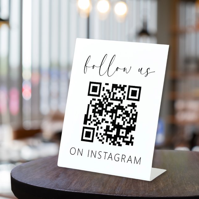 Minimalistischer QR-Code auf Instagram Sockelschild (Von Creator hochgeladen)