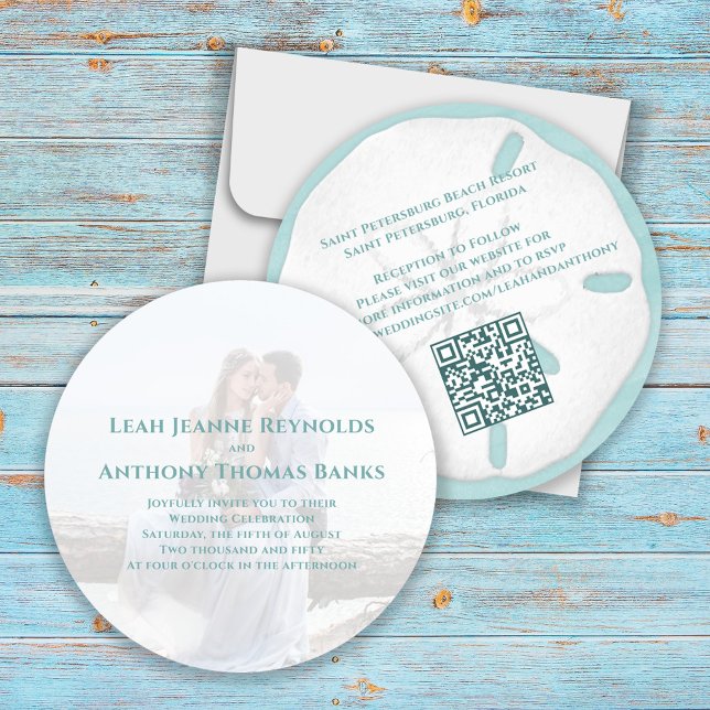 Minimalistischer QR Code Beach Tropischer Sand Dol Einladung (Wedding invitation with turquoise watercolor background and sand dollar. )