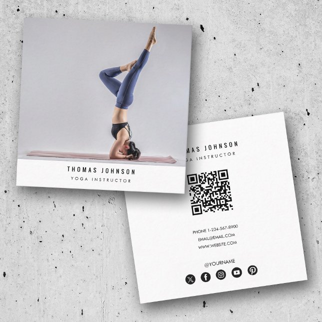 Minimalistischer QR-Code für Yoga-Fitness Quadratische Visitenkarte (Minimalist Yoga Fitness Instructor QR Code Square Business Card)
