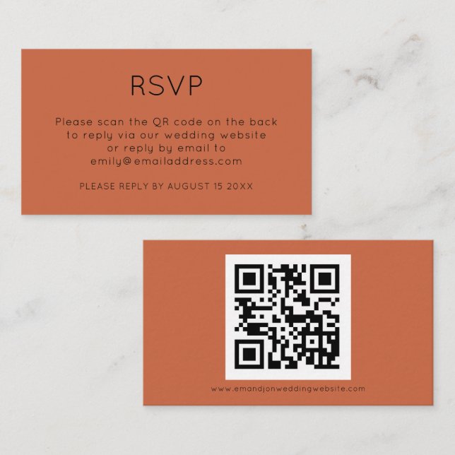 Minimalistischer QR Code Terracotta Wedding RSVP Begleitkarte (Vorne/Hinten)