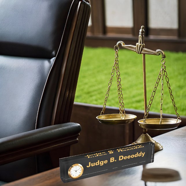 Minimalistischer Richter Black-Namplate mit Uhrwer Namensplakette (Von Creator hochgeladen)