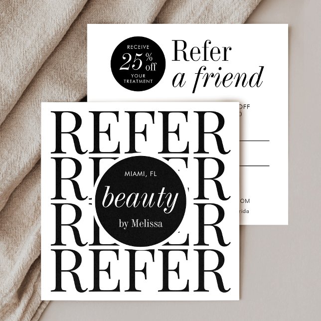 Minimalistischer Salon mit Schwarz-Weiß-Chic Empfehlungskarte (Minimalist refer a friend business card design with space for your custom referral discount offer)