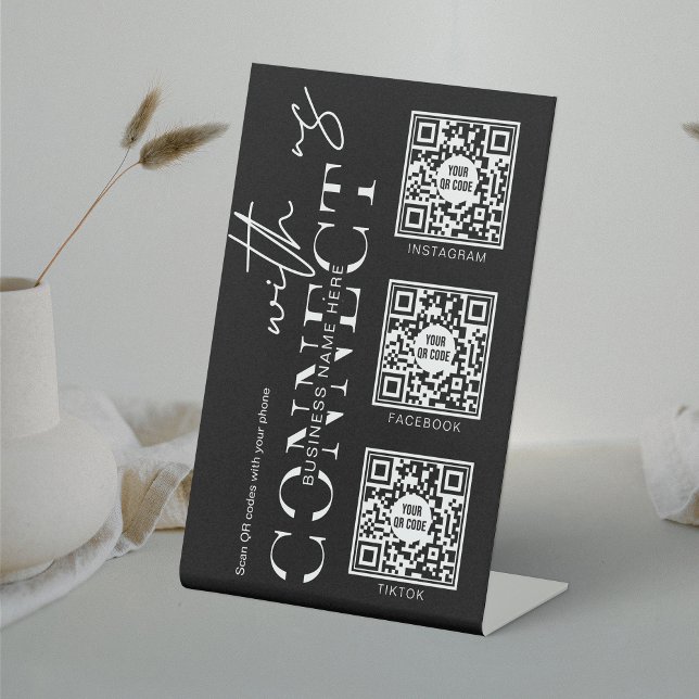 Minimalistischer Scan zur Verbindung von Social Me Sockelschild (Connect with your customers with this modern 3 QR codes social media table top black sign)
