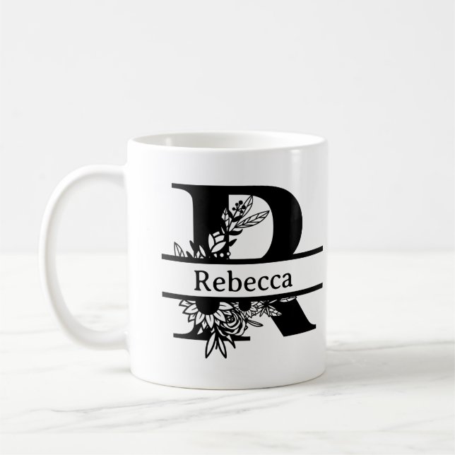 Minimalistischer schwarzer floraler Anfangsbuchsta Kaffeetasse (Links)