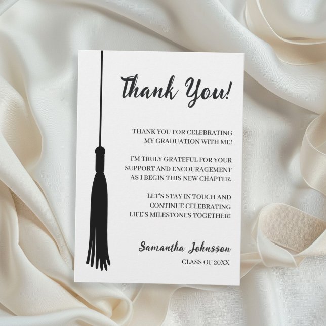 Minimalistischer schwarzer und weißer Abschlussqua Dankeskarte (Minimalist Black & White Graduation Tassel 2026 Thank You Card)