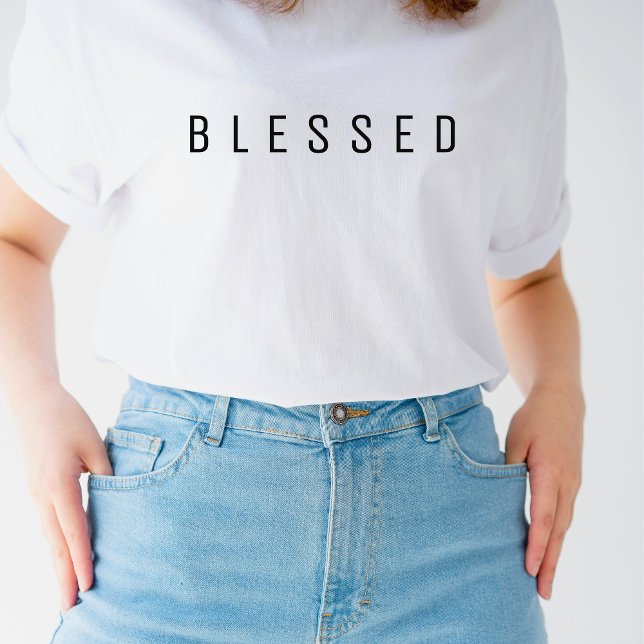 Minimalistischer T - Shirt BLESSED-Text (Von Creator hochgeladen)