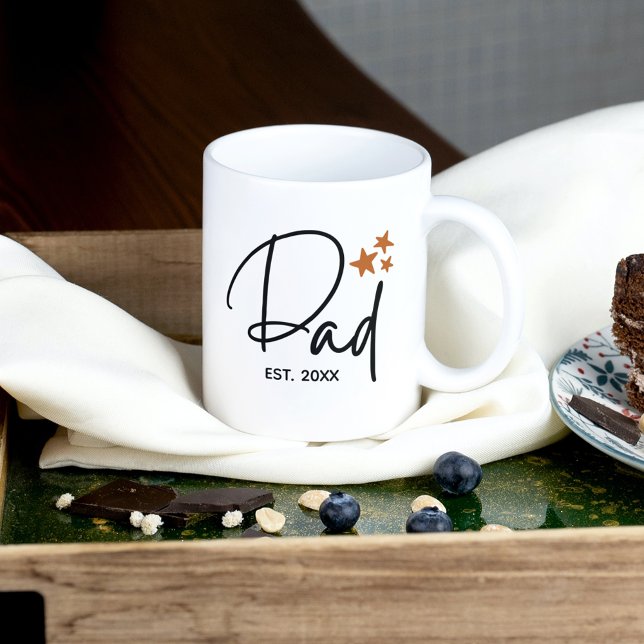 Minimalistischer Vater Est. Mit Jahr-Script-Typogr Kaffeetasse (Von Creator hochgeladen)