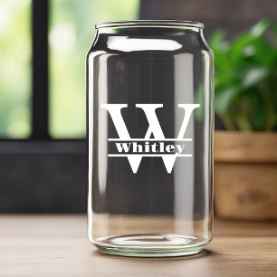 Minimalistischer weißer Buchstabe W Monogramm und Dosenglas