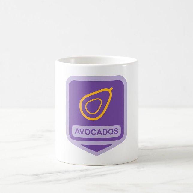Minimalistisches Avocado-Abzeichen in Lila und Gol Kaffeetasse (Von Creator hochgeladen)