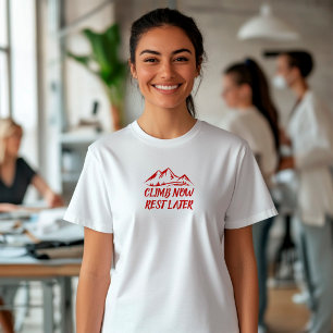 Minimalistisches Berg-Shirt mit einfachem Liniende T-Shirt