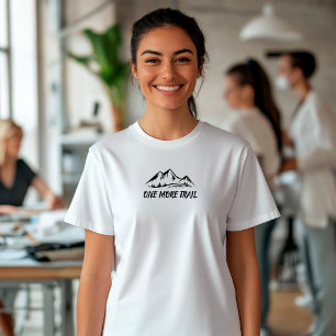 Minimalistisches Berg-Shirt mit einfachem Liniende Tri-Blend Shirt