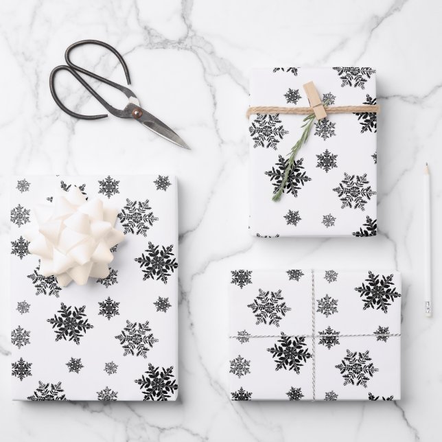 Minimalistisches Black Whimsical Snowflake Muster Geschenkpapier Set (Vorderseite)