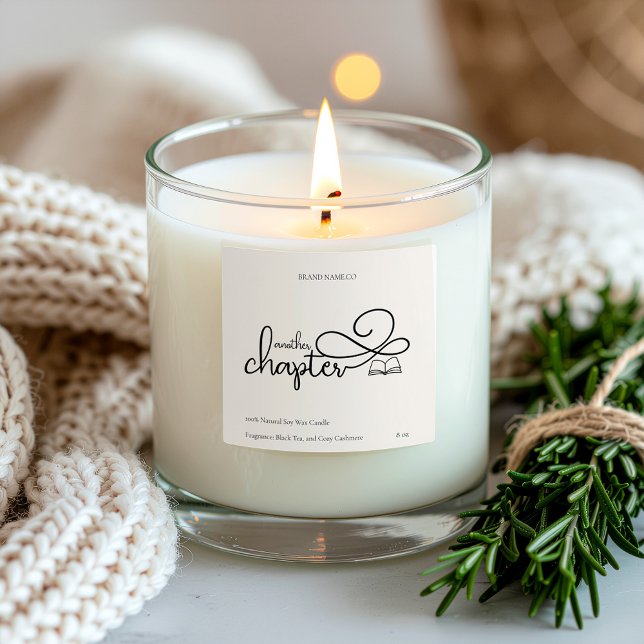 Minimalistisches Book Lover Candle Label Quadratischer Aufkleber (Candle and a cozy blanket.)