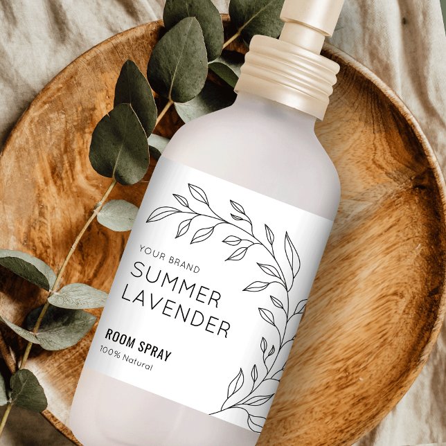 Minimalistisches botanisches Schwarz-weißes Raumsp (Minimal air freshener spray label design featuring elegant floral motif and modern fonts)