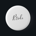 Minimalistisches Brautparty Button<br><div class="desc">Dieser minimalistische Brautparty-Button ist perfekt für einen einfachen Polterabend. Das moderne romantische Design besticht durch klassische schwarz-weiße Typografie gepaart mit einer rustikalen und eleganten Kalligraphie mit Vintagem handgeschriebenem Stil. Anpassbar in jeder Farbe. Behalt das Design einfach und elegant, wie es ist, oder personalisiere es durch Hinzufügen von eigenen Grafiken und...</div>