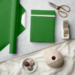 Minimalistisches dunkles Grün Geschenkpapier<br><div class="desc">Das Minimalistische, dunkelgrüne Wrapping Paper vereint Eleganz und zeitgenössischen Stil. Dieses Verpackungspapier zeichnet sich durch ein schlankes Design in einer dunkelgrünen Farbe aus, das sich ideal eignet, um jedem Geschenk eine Touch der Eleganz hinzuzufügen. Ideal für Hochzeiten, Geburtstage, Feiertage oder jeden besondere Anlass, es verstärkt Ihre Geschenkpräsentation mit seiner raffinierten...</div>