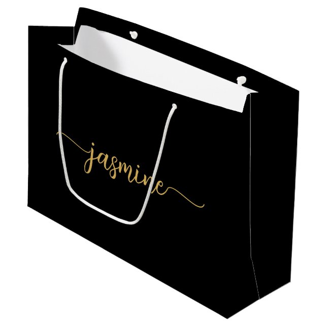 Minimalistisches einfaches Black-Gold Monogram-Gir Große Geschenktüte (Vorderseite Schrägansicht)