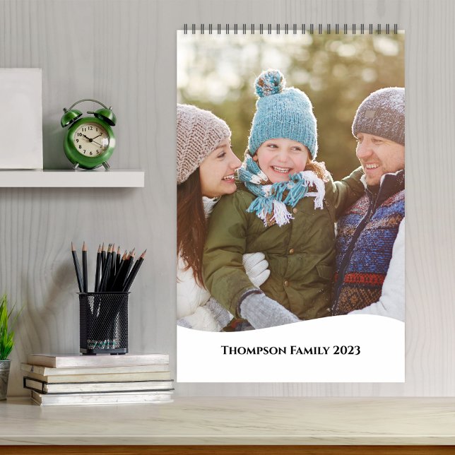 Minimalistisches einfaches Foto Monate Coole Typog Kalender (Simple minimalist full bleed photo calendar)