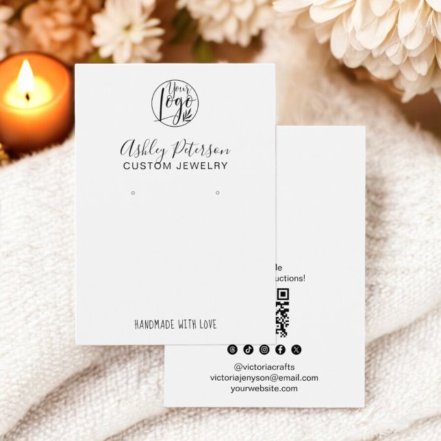 Minimalistisches, einfaches Logo-Schmuckstück Ohrr (Minimalist simple logo jewelry earring display)