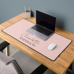 Minimalistisches einfaches Monogramm Name Rosé Schreibtischunterlage