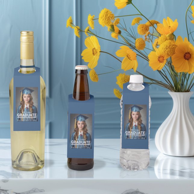 Minimalistisches Foto 8. Abschluss Ankündigung Flaschenanhänger (Von Creator hochgeladen)