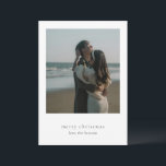 Minimalistisches Foto Modernes Weihnachten<br><div class="desc">Moderne Weihnachtskarte mit einem einfachen und minimalistischen Layout mit "fröhlichen Weihnachten" unter Ihrem Lieblingsstift.</div>