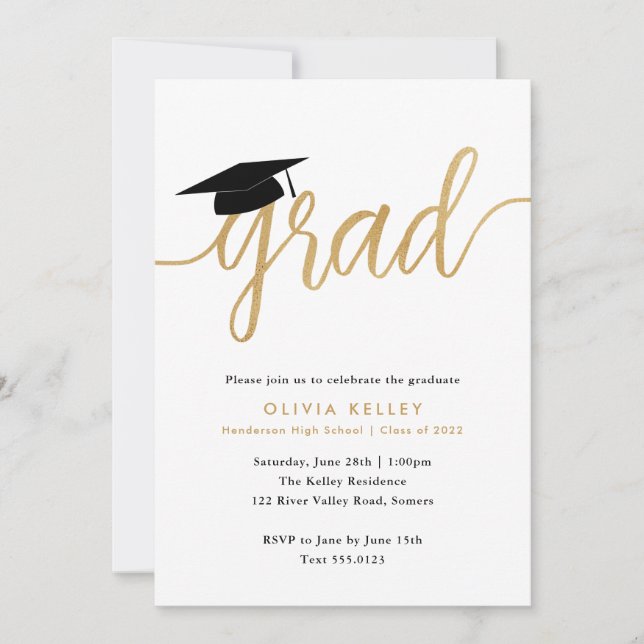 Minimalistisches Gold Script Graduation Cap Foto Einladung (Vorderseite)