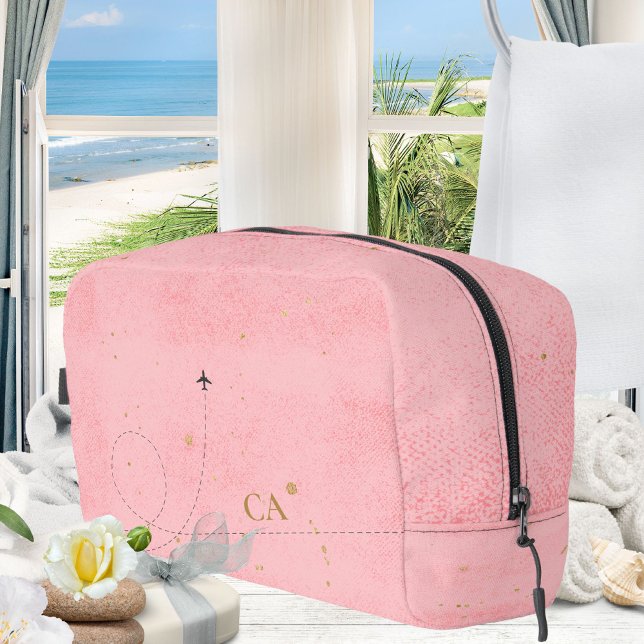 Minimalistisches Goldlachs-Monogramm-Rosa-Flugzeug Waschbeutel (Minimalist Golden Monogram Salmon Pink Airplane Dopp Kit ©Susanne Sachers - Sunny Wanderlust 🌞✈️)