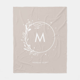 Minimalistisches Grau-Floral-Kranz-Monogramm Fleecedecke