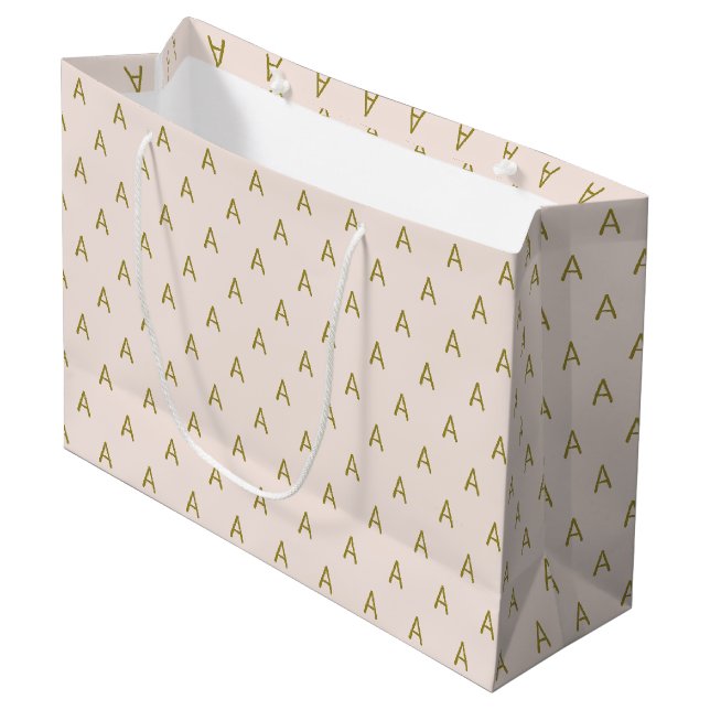 Minimalistisches Hellrosa-Monogramm Große Geschenktüte (Vorderseite Schrägansicht)