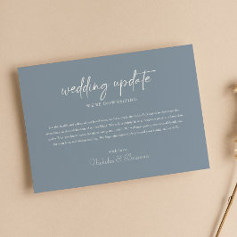 Minimalistisches Hochzeitsupdate von Dusty Blue Ankündigung