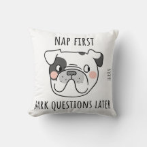 Minimalistisches Hundehumor-Design in neutralen Tö