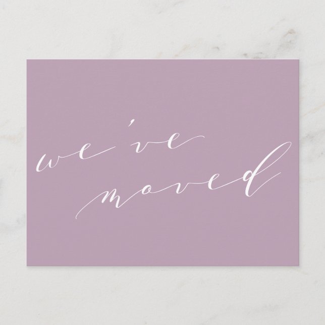 Minimalistisches Lilac-Skript Wir bewegten neue Zu Postkarte (Vorderseite)
