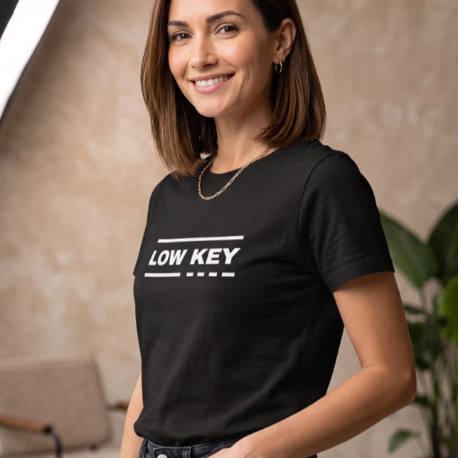 Minimalistisches Low Key Text Grafik T-Shirt | Mod (Von Creator hochgeladen)