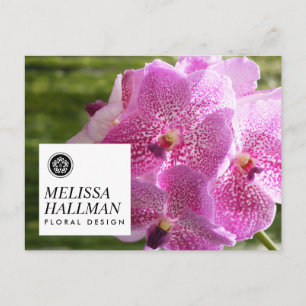 Minimalistisches Luxe-Floral-Logo mit rosa Orchide Postkarte