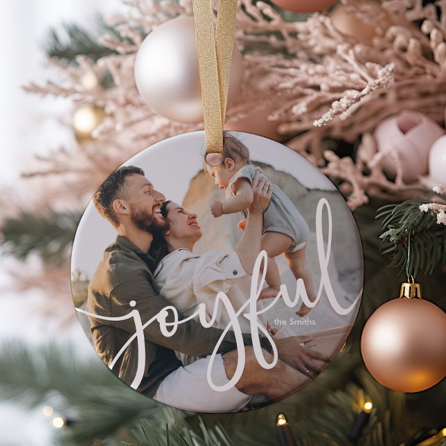 Minimalistisches, modernes, freudvolles Script 1 F Keramik Ornament (Von Creator hochgeladen)