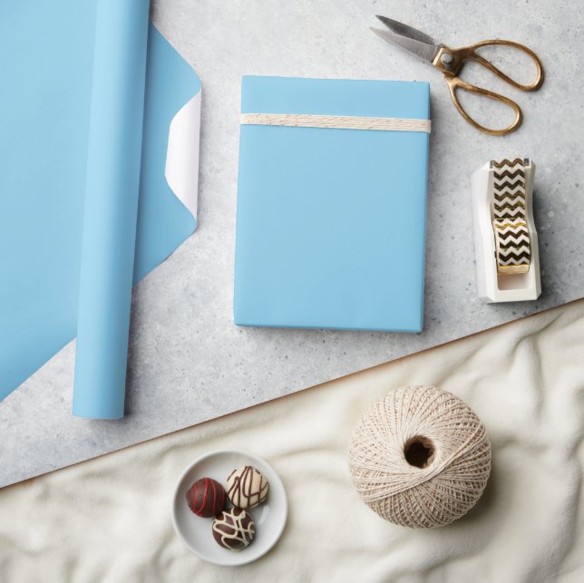 Minimalistisches Modernes Himmelblau Geschenkpapier (Kunsthandwerk)