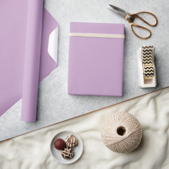 Minimalistisches modernes Lavendel Geschenkpapier (Kunsthandwerk)